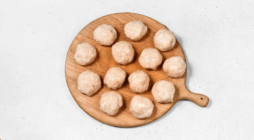 Куриные фрикадельки в грибном соусе (на сковороде): шаг 3