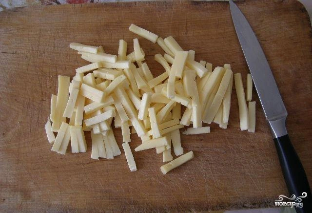 Шаг 3: Куриный салат с солеными огурцами