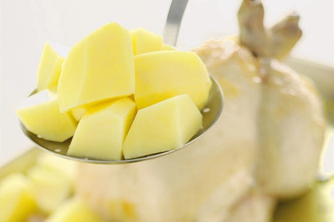 Шаг 3: Курица с картофелем в духовке