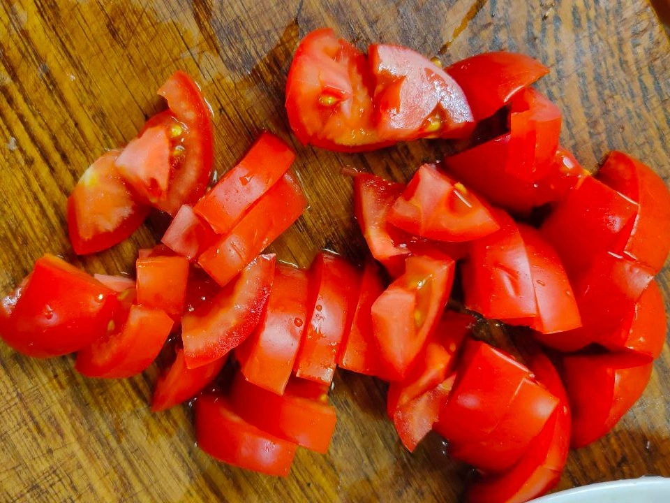 Шаг 3: Курица с помидорами и ананасами в духовке