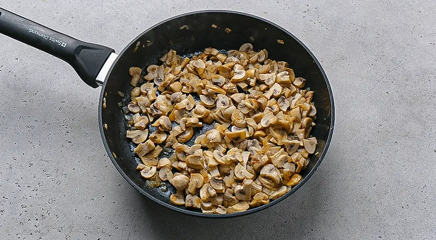 Ленивый пирог с ветчиной и грибами: шаг 3