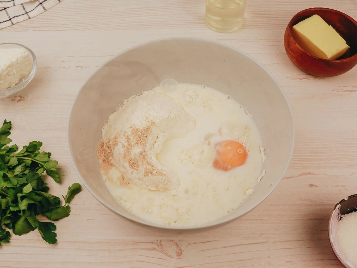 Шаг 3: Лепёшка с сыром, зеленью и творогом