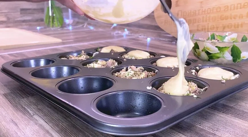 Маффины с начинкой из тунца и яйца: шаг 3