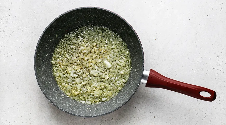 Макароны с крабовыми палочками: шаг 3