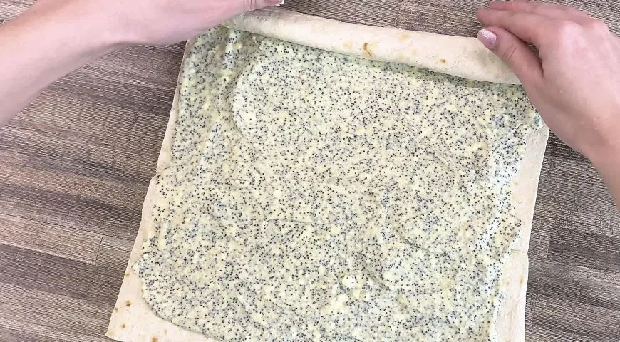 Маковый рулет из лаваша: шаг 3