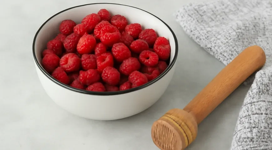 Малиновый сок на зиму: шаг 3