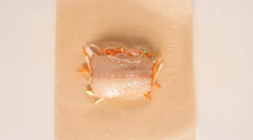 Малоглазый макрурус, запечённый в бумаге: шаг 3