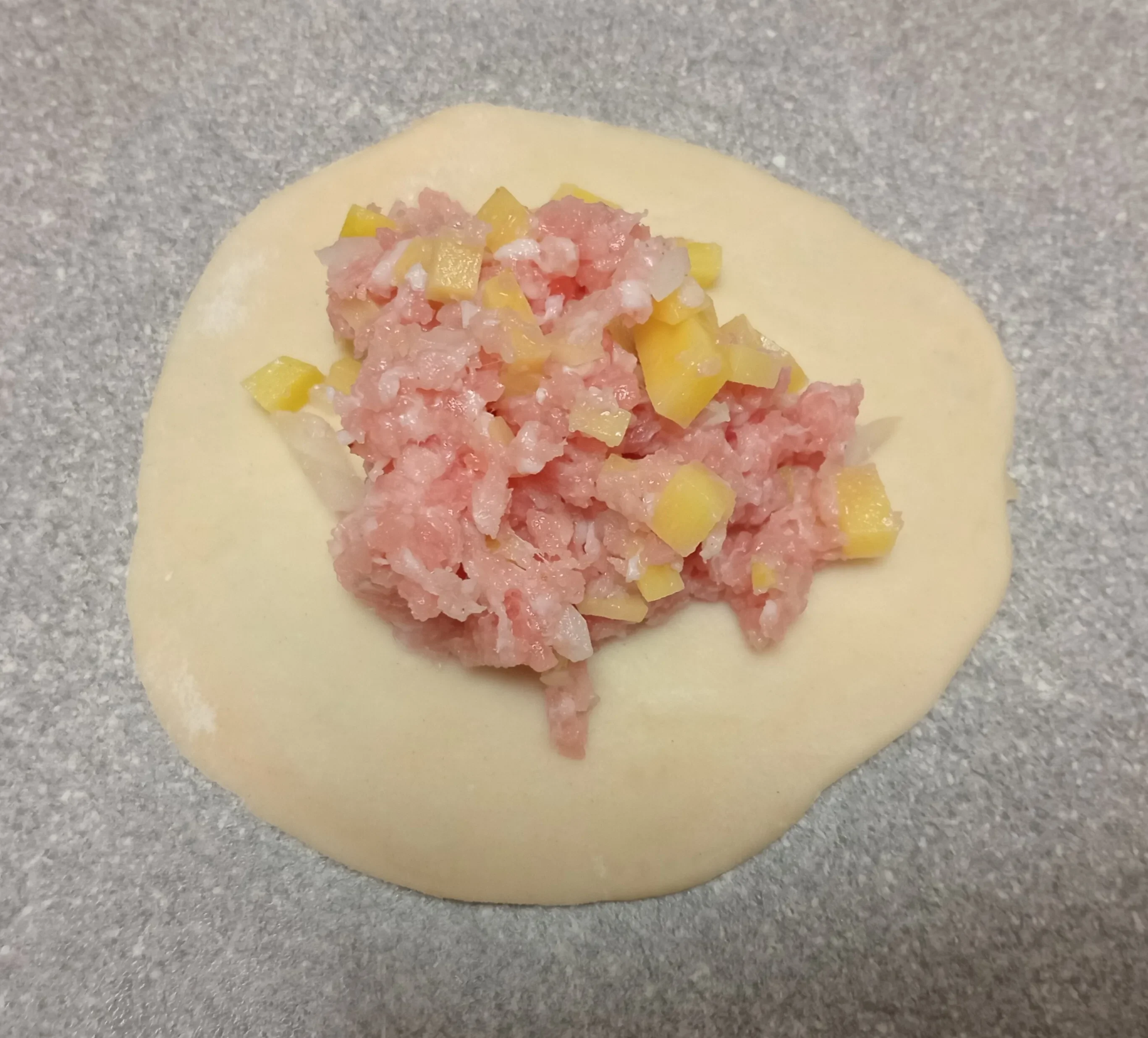 Новогодние манты с мясным фаршем: шаг 3