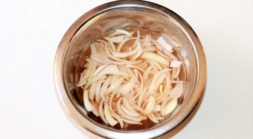 Маринованные овощи с картофелем: шаг 3