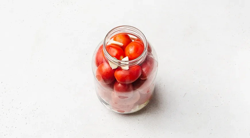 Маринованные помидоры на зиму в банках: шаг 3