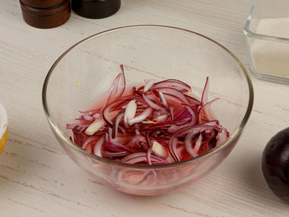 Шаг 3: Маринованный лук