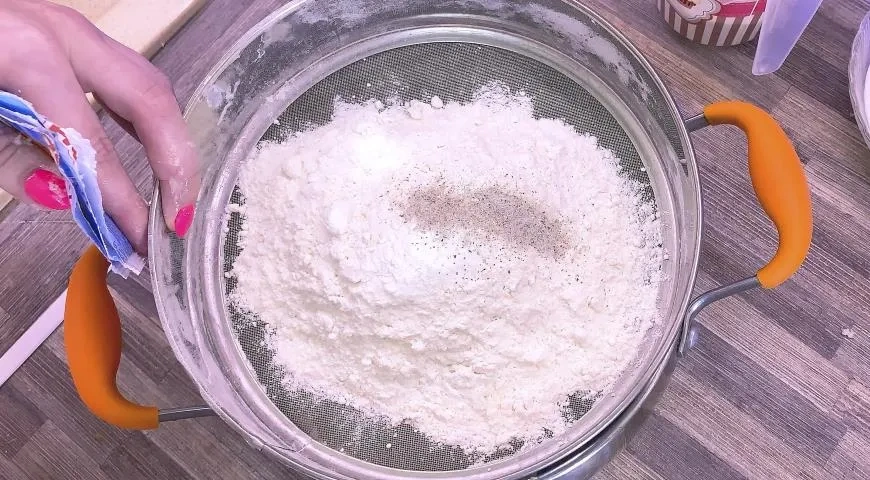 Масляный кекс со сметанной начинкой: шаг 3