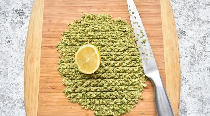 Мексиканский соус из авокадо гуакамоле: шаг 3