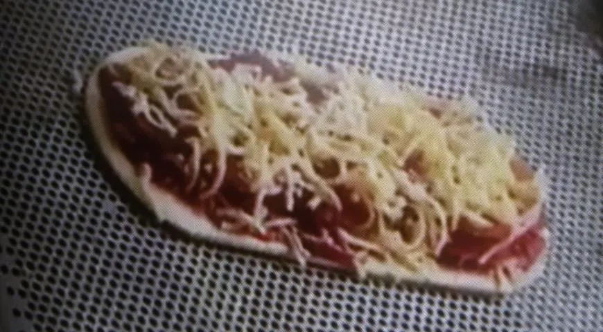 Мини-пицца Пепперони: шаг 3