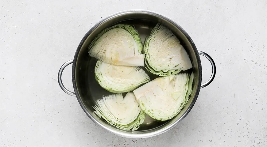Молодая капуста, обжаренная в яйце: шаг 3