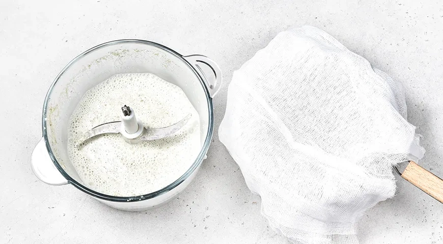 Молоко из тыквенных семечек с курагой: шаг 3