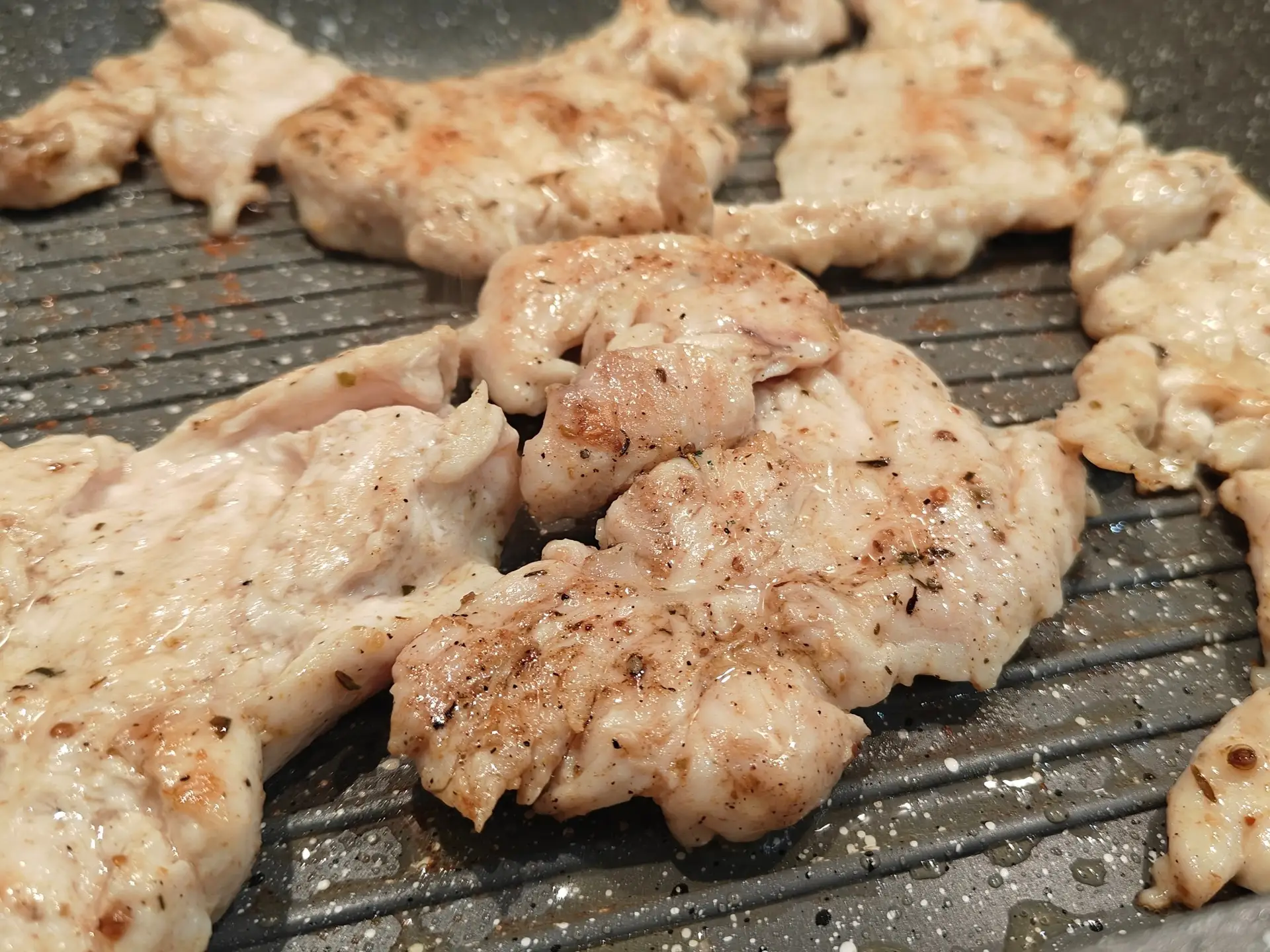 Шаг 3: Начинка для блинов из курицы и грибов