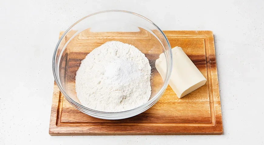 Насыпной пирог с яблоками и творожной начинкой: шаг 3