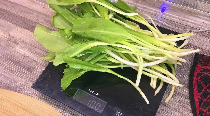 Необычные пирожки с черемшой и яйцом в духовке: шаг 3