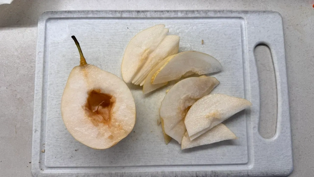 Пирог с грушей, сыром и грецким орехом: шаг 3