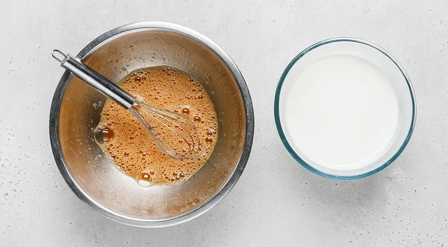 Оладьи с манкой на кефире: шаг 3