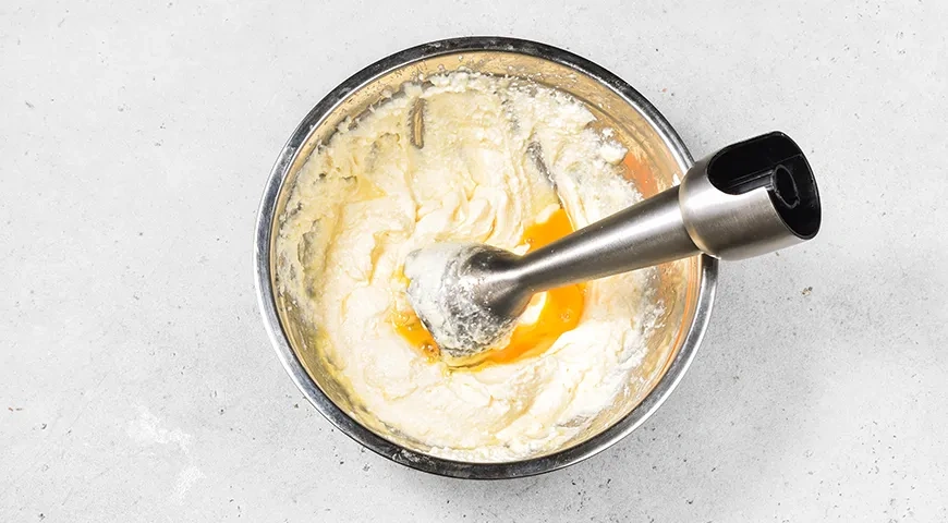 Оладьи из творога: шаг 3