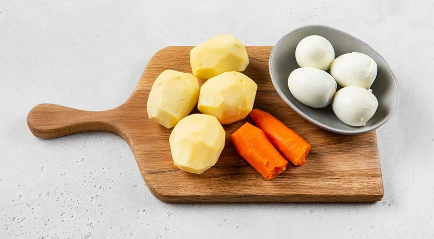 Оливье с сосисками: шаг 3