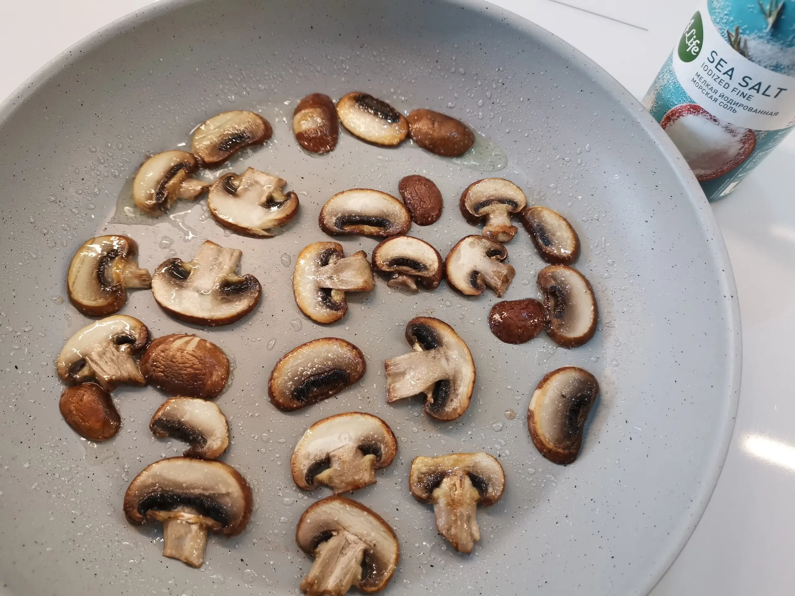 Шаг 3: Омлет с грибами