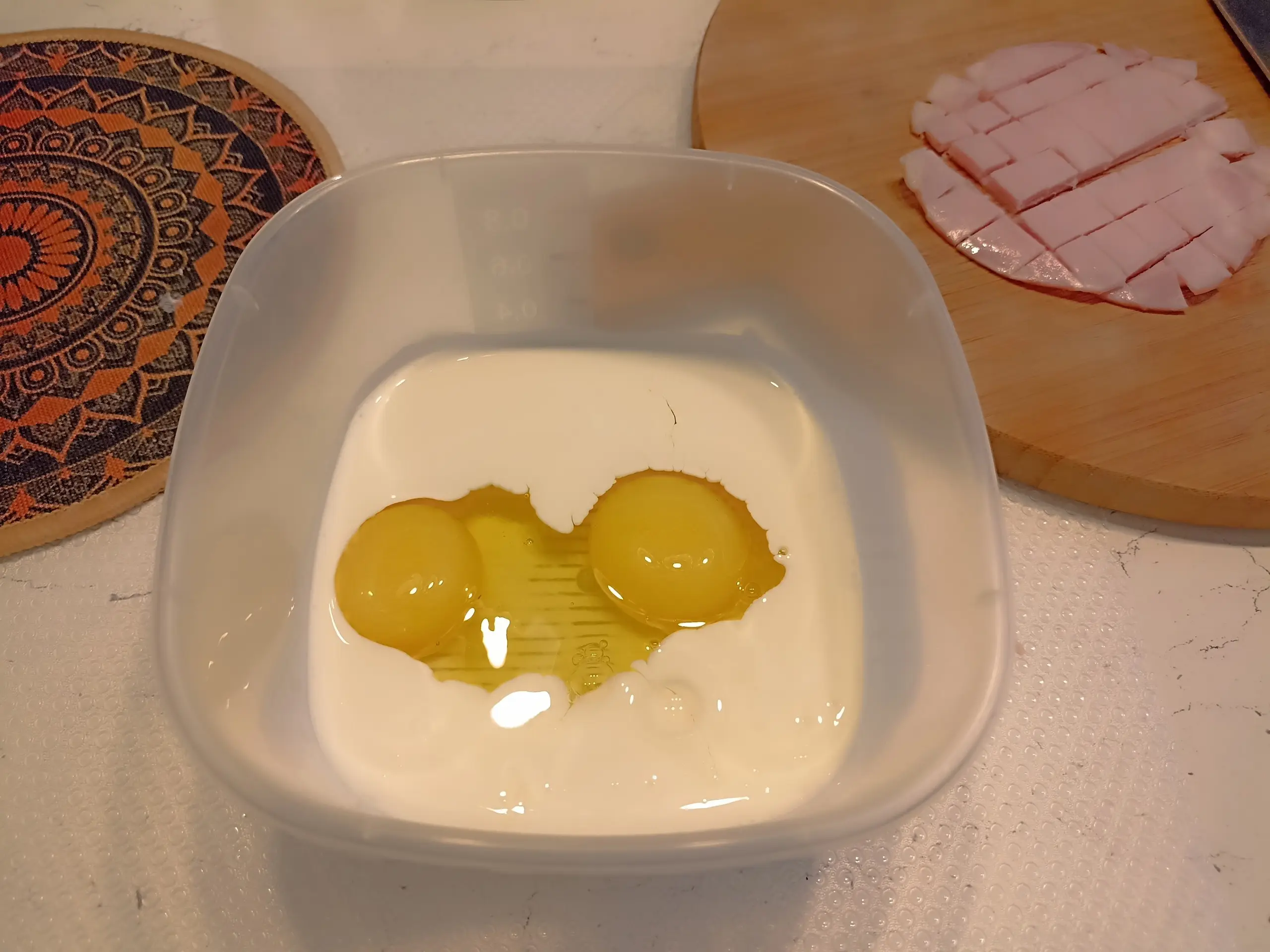 Шаг 3: Омлет с ветчиной, помидорами и сыром в мультипекаре