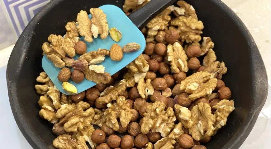 Осенний тарт с орехами и шоколадный карамелью: шаг 3