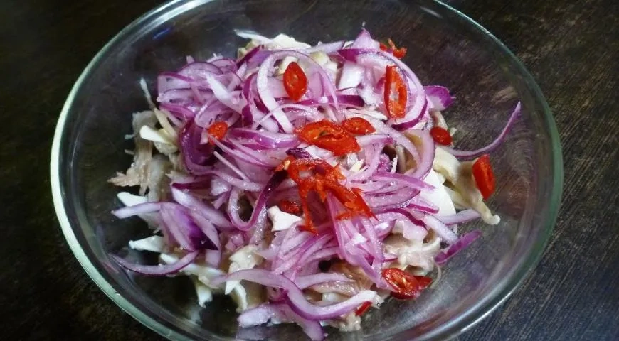 Острая закуска из свиных ушей: шаг 3