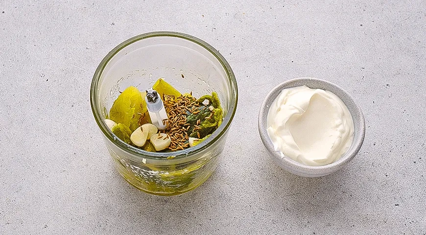 Острый сметанный соус к голубцам: шаг 3