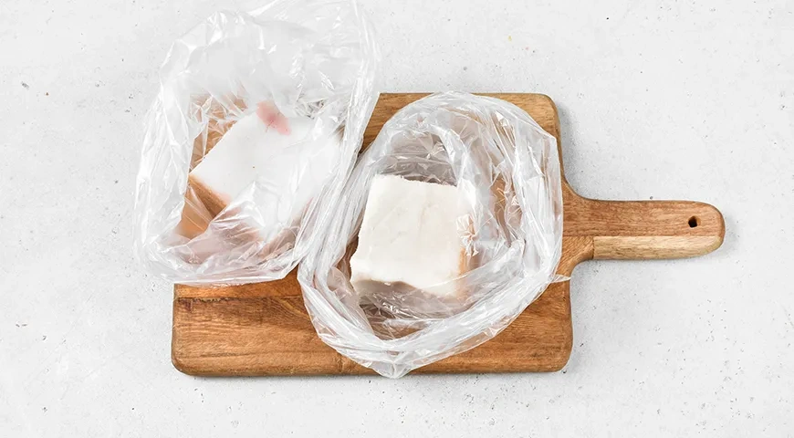 Отварное сало, засоленное в пакете: шаг 3