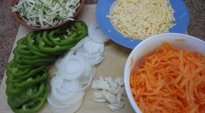 Овощная пицца телеведущих Александра и Екатерины Стриженовых: шаг 3