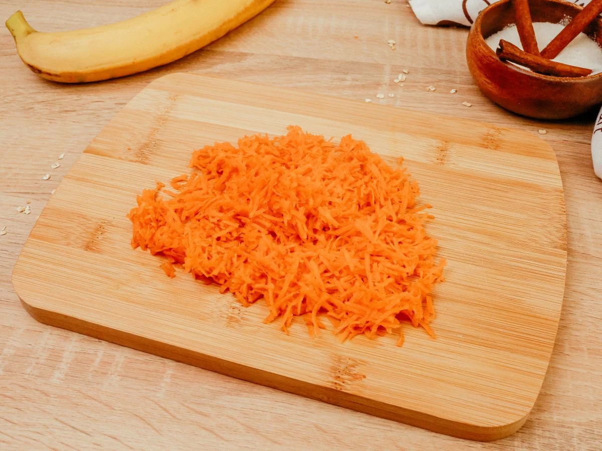 Шаг 3: Овсянка с бананом, корицей и морковью