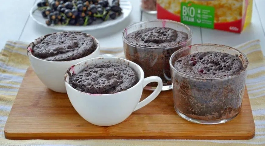 Овсяные кексы с черной смородиной в микроволновке: шаг 3