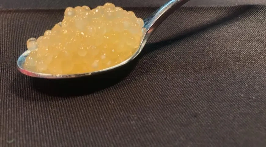 Панакотта из щавеля с гелем из огурца и икрой из ромашки: шаг 3