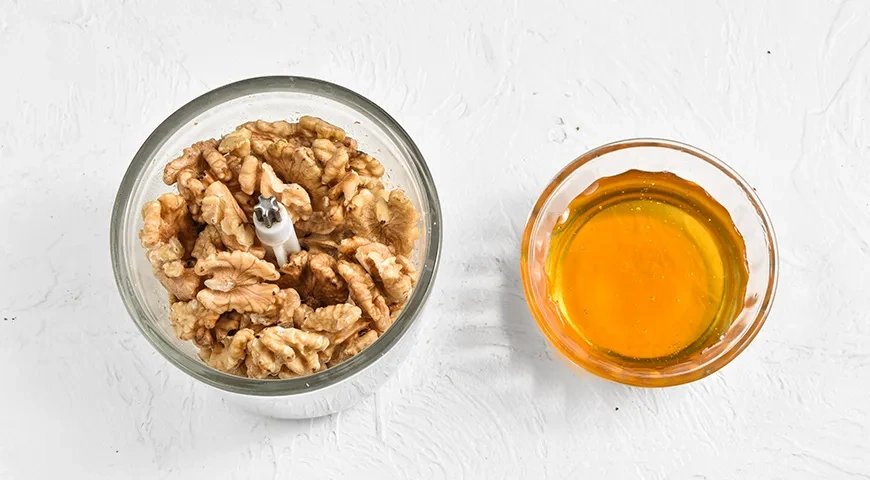 Паста из грецких орехов с медом: шаг 3