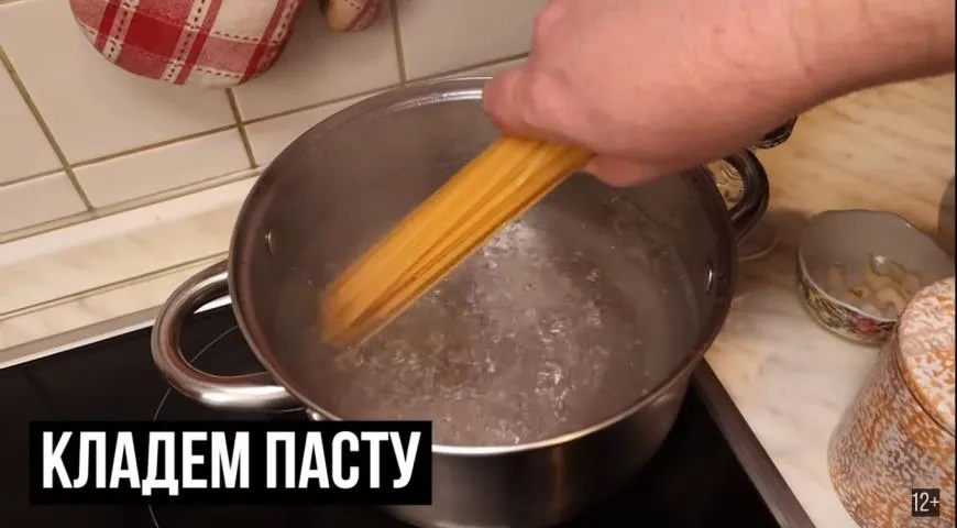 Паста с томатным соусом и колбасками: шаг 3