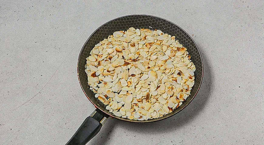 Печеная тыква с брынзой и миндалем: шаг 3