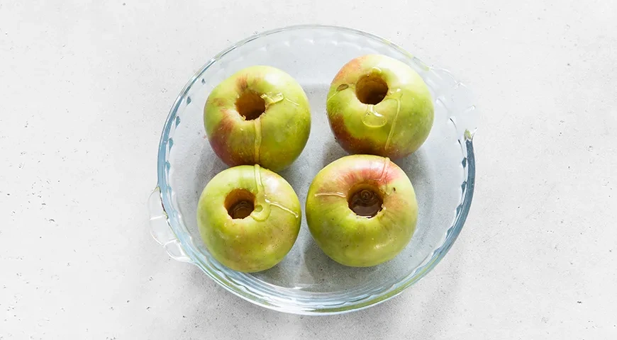 Печеные яблоки в микроволновке: шаг 3