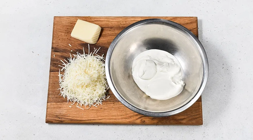 Пельмени в горшочке с сыром: шаг 3