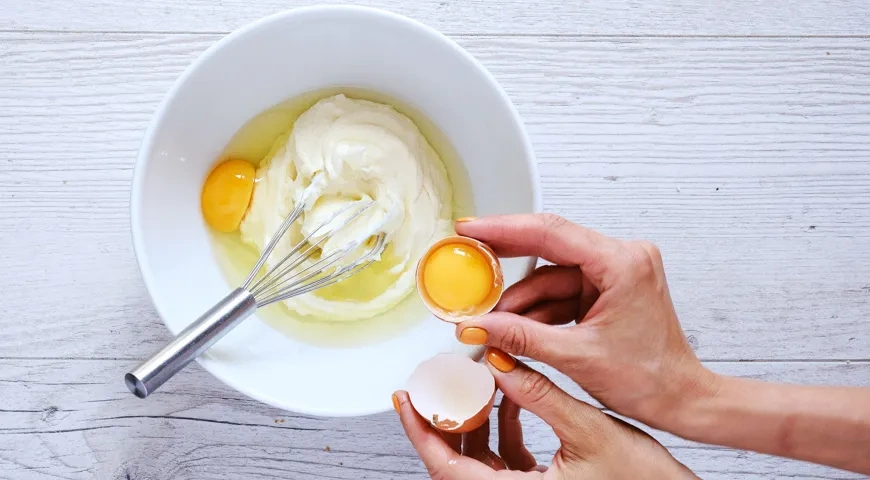 Песочный пирог с черной смородиной: шаг 3