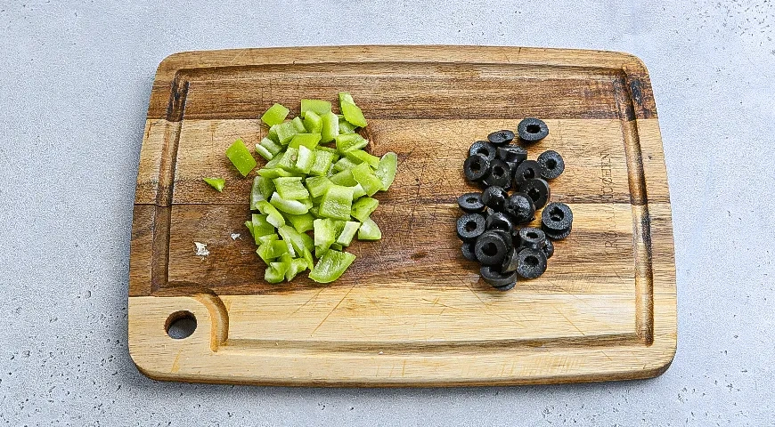 Пицца на багете в духовке: шаг 3