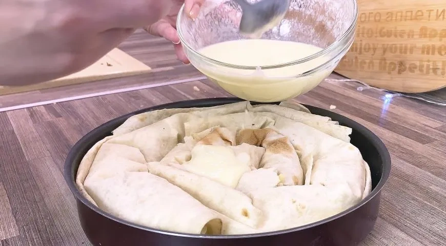 Пирог из лаваша с сыром и грибами: шаг 3