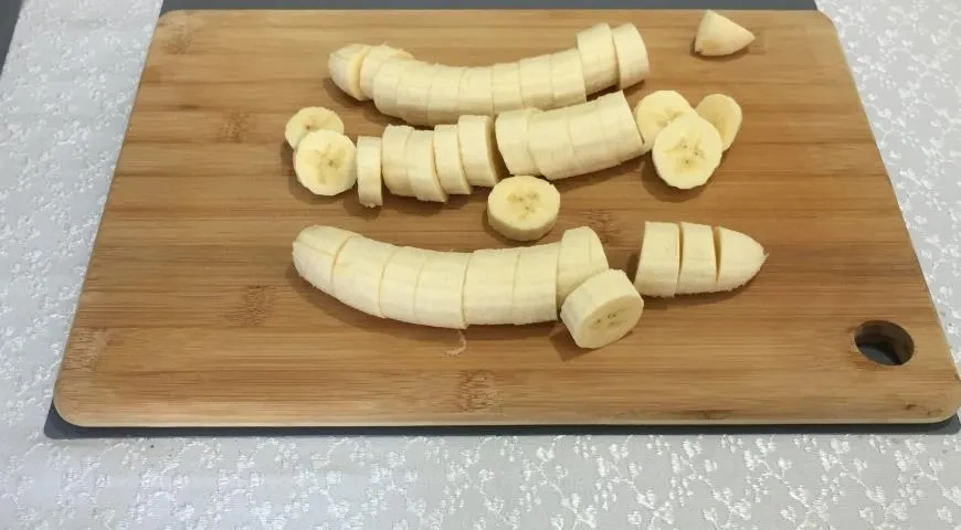 Пирог с бананами и шоколадом: шаг 3