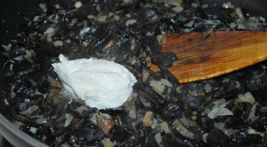 Пирог из теста фило с лесными грибами: шаг 3