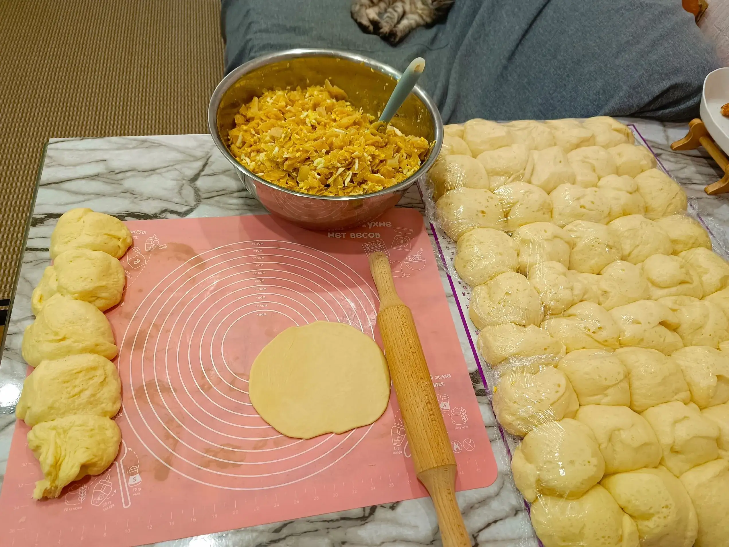 Пирожки с капустой и яйцом: шаг 3