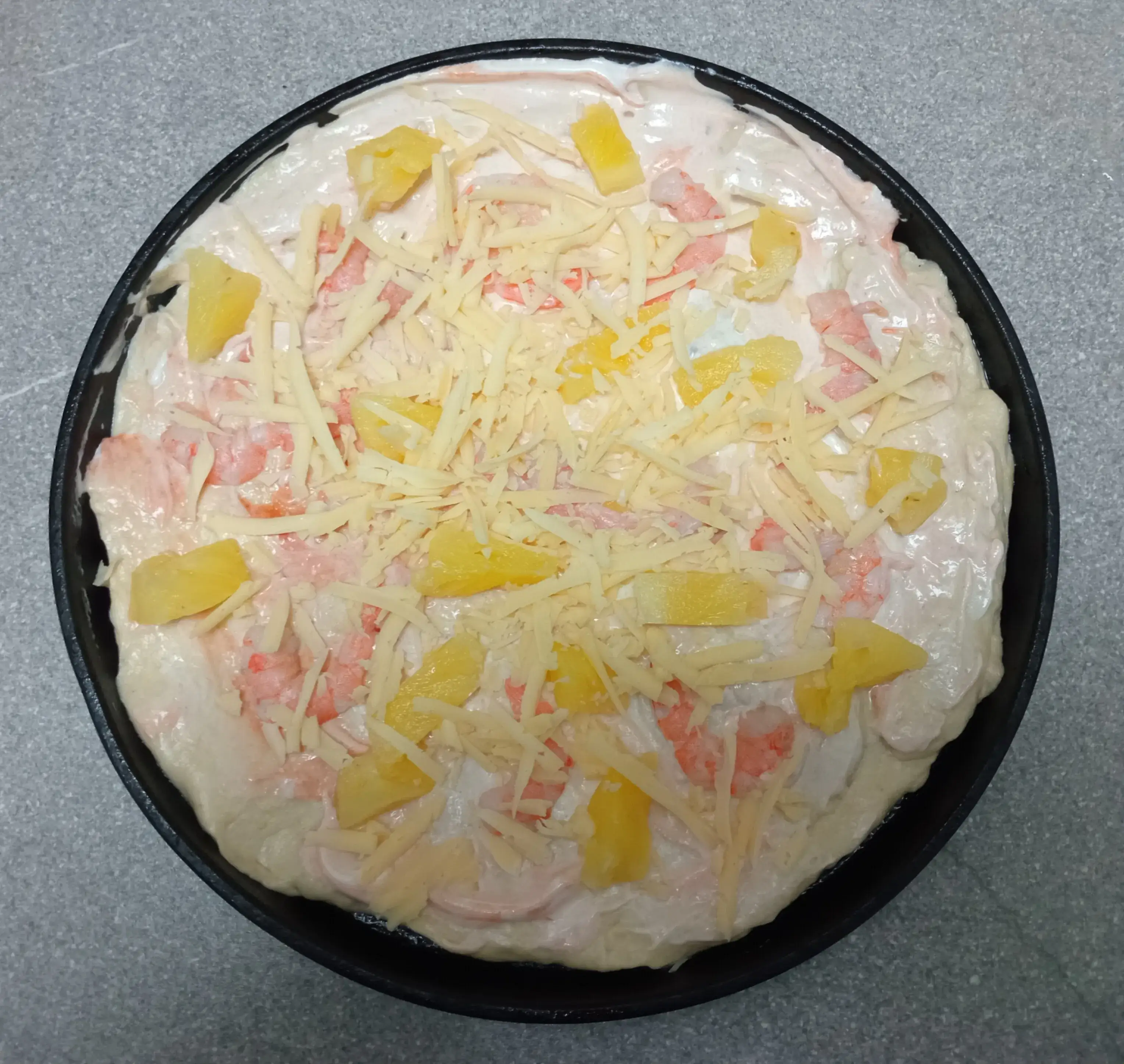 Пицца с креветками и ананасом: шаг 3