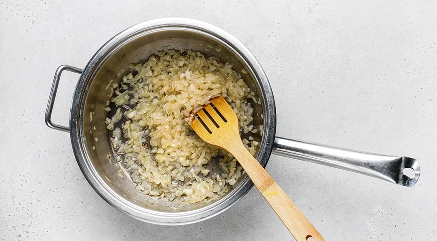 Подлива из замороженных грибов: шаг 3